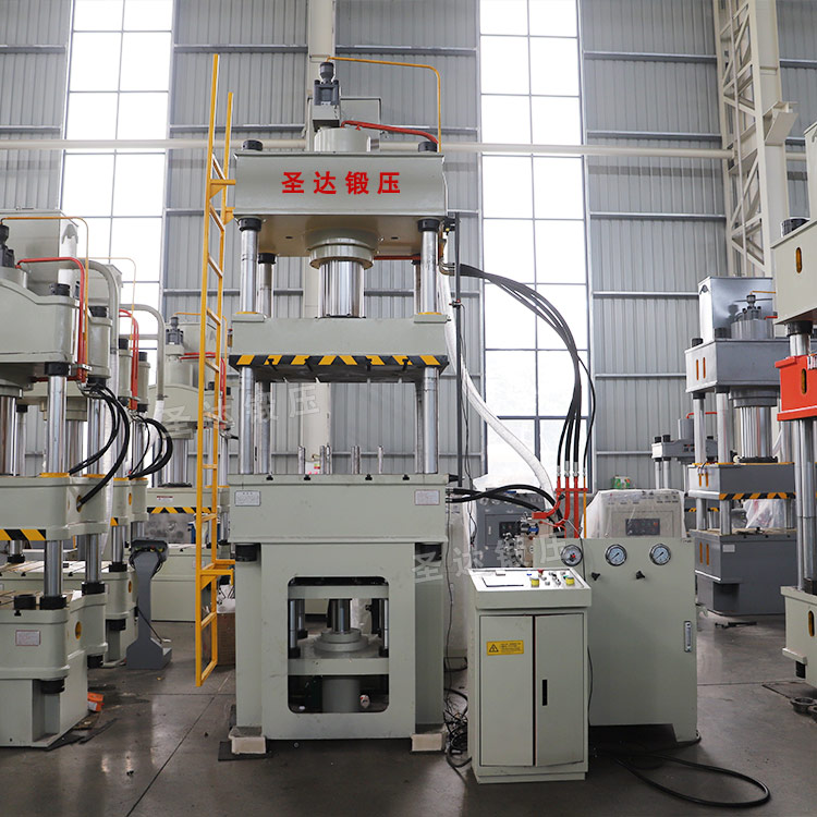 200噸四柱液壓機(jī)車間實物