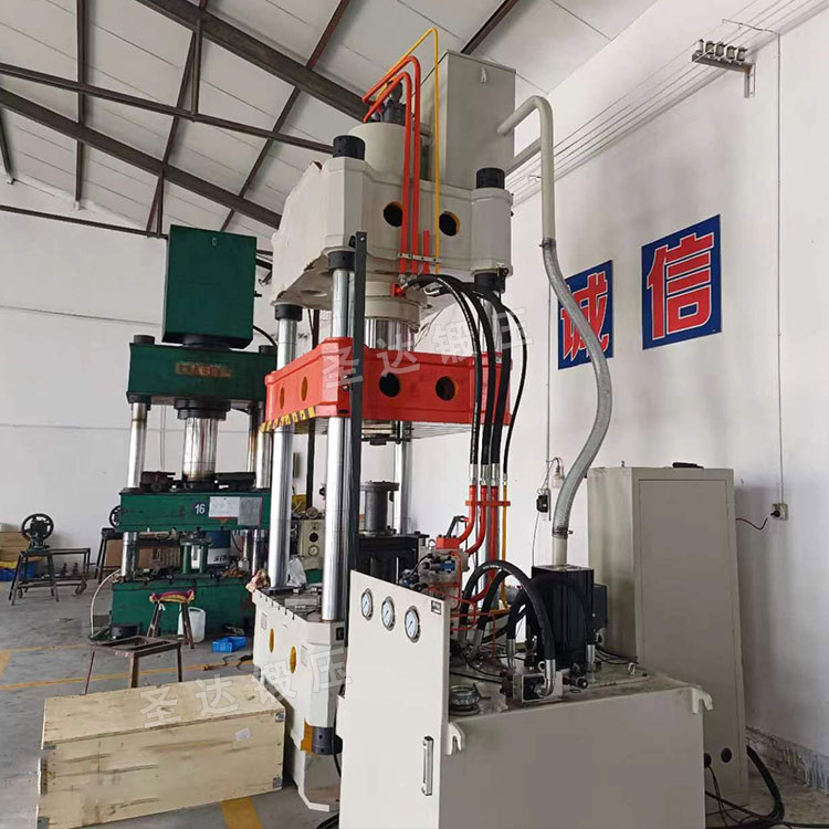 315噸伺服四柱液壓機(jī) 315噸伺服四柱液壓機(jī)