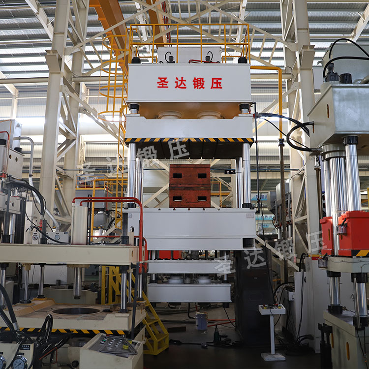 500噸三梁四柱液壓機(jī)車間實物 500噸三梁四柱液壓機(jī)車間實物