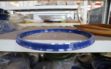 四柱液壓機如何更換油封？