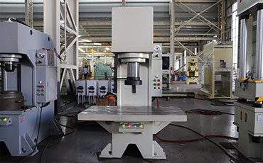 單柱液壓機(jī)的使用要點(diǎn)、安全操作與保養(yǎng)方法